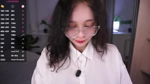 Snapshot of _inner_glow_ chatting on 04.04.26 Emily online show from 04.04.26