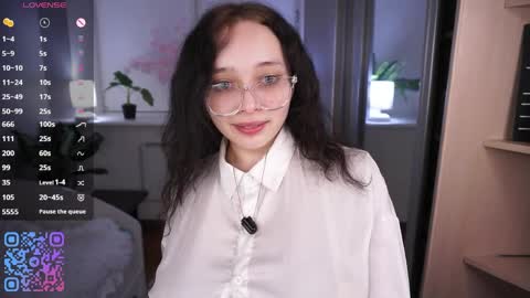 Snapshot of _inner_glow_ chatting on 04.08.26 Emily online show from 04.08.26