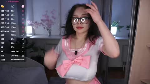 Snapshot of _inner_glow_ chatting on 04.12.26 Emily online show from 04.12.26