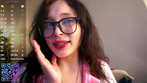 Snapshot of _inner_glow_ chatting on 04.19.26 Emily online show from 04.19.26