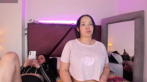 Snapshot of _isabella_2 chatting on 12.23.24 Isa online show from 12.23.24