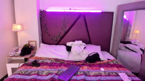 Snapshot of _isabella_2 chatting on 01.07.25 Isa online show from 01.07.25