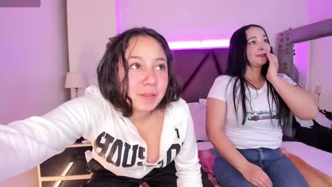 Snapshot of _isabella_2 chatting on 02.25.25 Isa online show from 02.25.25