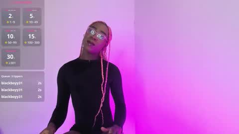 Snapshot of _itsbrit chatting on 12.02.25 Brit online show from 12.02.25