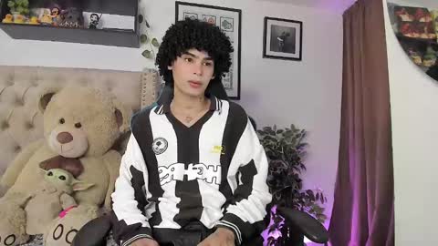 Snapshot of _jaay77 chatting on 12.13.24 Jay online show from 12.13.24