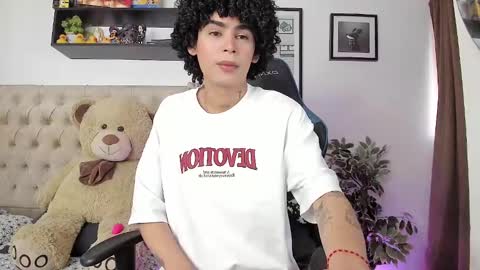 Snapshot of _jaay77 chatting on 12.14.24 Jay online show from 12.14.24