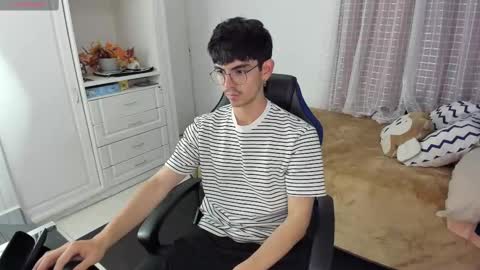 Snapshot of _jamesboy chatting on 02.23.25 James online show from 02.23.25