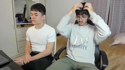 Snapshot of _jamesboy chatting on 10.12.25 James online show from 10.12.25