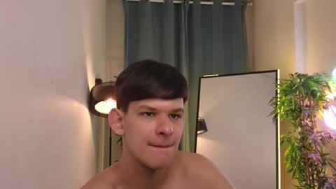 Snapshot of _jamesgray_ chatting on 02.11.26 James online show from 02.11.26