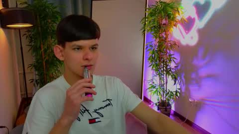 Snapshot of _jamesgray_ chatting on 02.13.26 James online show from 02.13.26