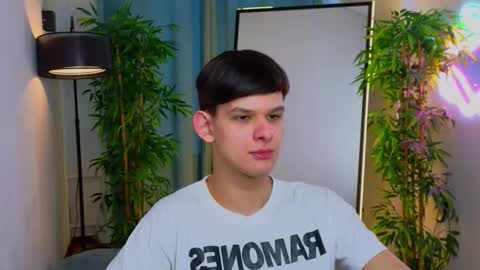 Snapshot of _jamesgray_ chatting on 02.19.26 James online show from 02.19.26