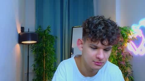 Snapshot of _jamesgray_ chatting on 02.25.26 James online show from 02.25.26