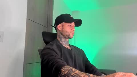 Snapshot of _jamesleandros chatting on 05.09.26 jeison online show from 05.09.26