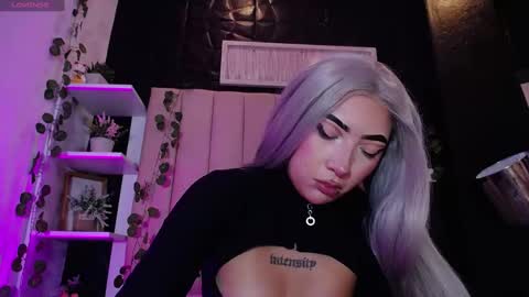 Mia online show from 02.12.25