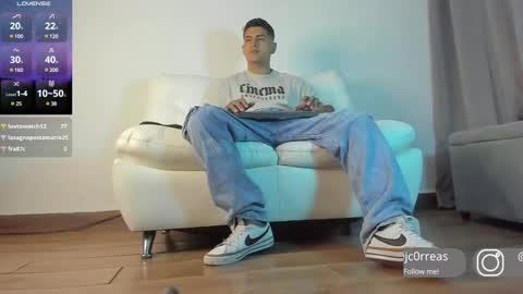 Snapshot of _juanes__ chatting on 02.20.25 _juanes__ online show from 02.20.25