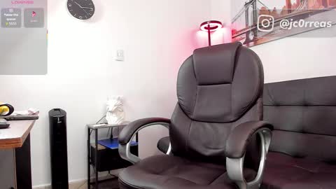 Snapshot of _juanes__ chatting on 10.16.25 _juanes__ online show from 10.16.25