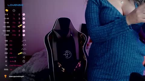 Snapshot of _just_a_queen_3 chatting on 01.11.25 _just_a_queen_3 online show from 01.11.25