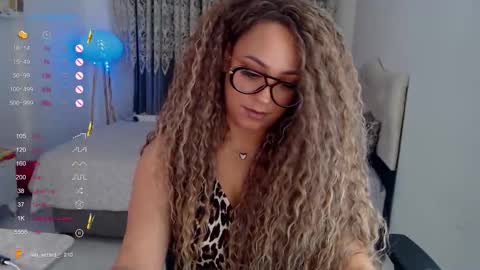 Snapshot of _just_a_queen_3 chatting on 11.19.25 _just_a_queen_3 online show from 11.19.25