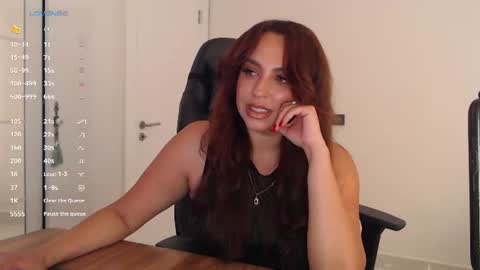 Snapshot of _just_a_queen_3 chatting on 06.11.26 _just_a_queen_3 online show from 06.11.26