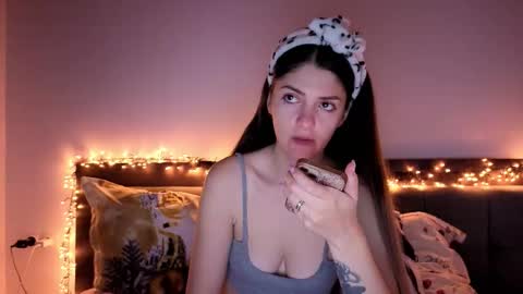 _just_a_simple_girl online show from 12.22.25