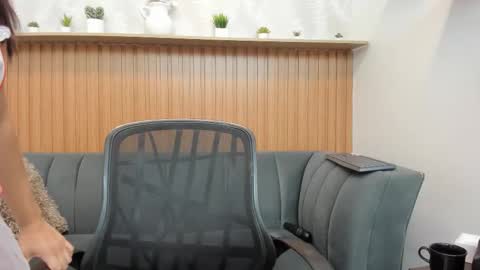 Snapshot of _karla_brunette_ chatting on 10.31.25 Amanda online show from 10.31.25