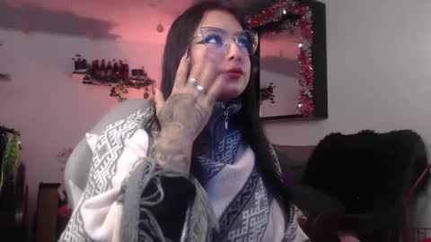 Snapshot of _kat_sweet chatting on 12.05.25 Cata online show from 12.05.25