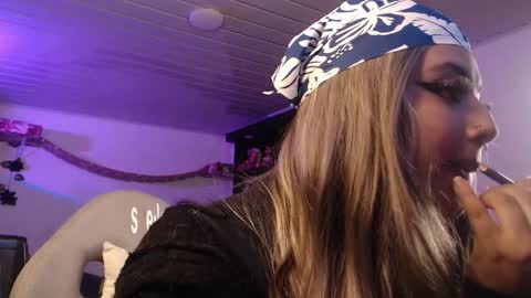 Snapshot of _kat_sweet chatting on 04.11.26 Cata online show from 04.11.26