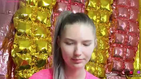 _kikiclark_ online show from 04.19.26