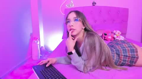 Snapshot of _kloejonnes_ chatting on 07.18.26 Kloe Jonnes online show from 07.18.26