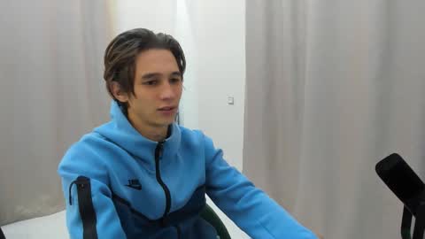 Snapshot of _kurt chatting on 11.05.25 Kurt online show from 11.05.25