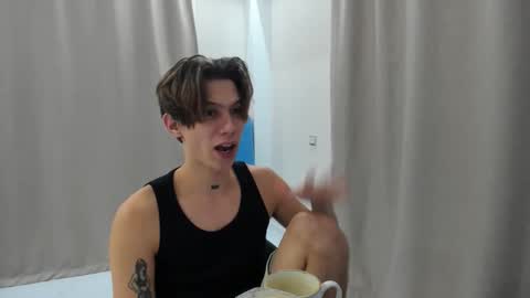 Snapshot of _kurt chatting on 12.05.25 Kurt online show from 12.05.25