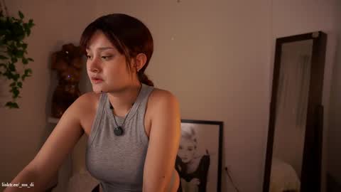 Snapshot of _lady_di chatting on 10.28.25 Not on OF Some stuff for sale online show from 10.28.25