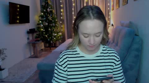 _lalune_ online show from 12.16.24