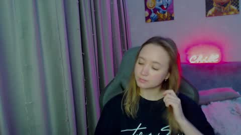 _lalune_ online show from 01.03.25