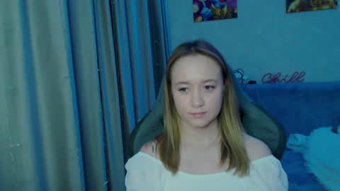 _lalune_ online show from 01.04.25