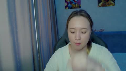 _lalune_ online show from 02.04.25