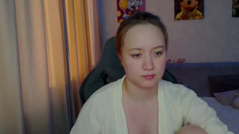 _lalune_ online show from 02.10.25