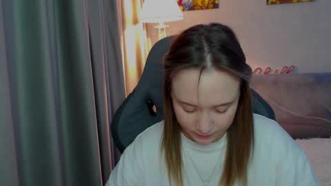 _lalune_ online show from 02.21.25