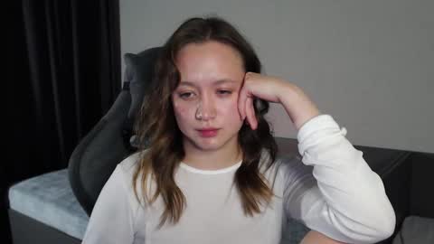 _lalune_ online show from 11.24.25