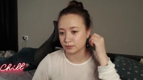 _lalune_ online show from 11.25.25