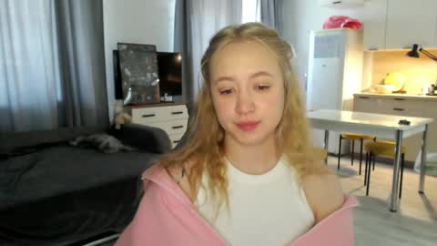 Snapshot of _lalune_ chatting on 05.13.26 _lalune_ online show from 05.13.26