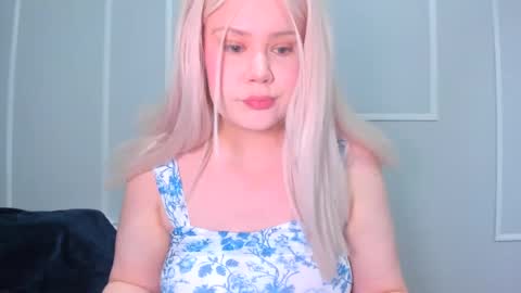 Snapshot of _leana_oo chatting on 09.23.25 leana online show from 09.23.25