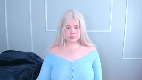 Snapshot of _leana_oo chatting on 11.16.25 leana online show from 11.16.25