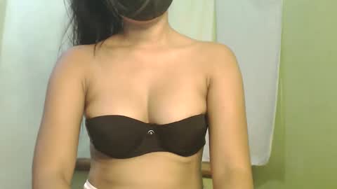 _lilies_gigi_ online show from 12.17.25