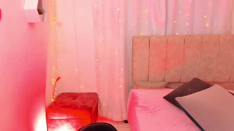 Snapshot of _little_ivy chatting on 01.17.25 Ivy 3 online show from 01.17.25