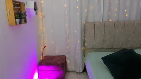 Snapshot of _little_ivy chatting on 01.30.25 Ivy 3 online show from 01.30.25