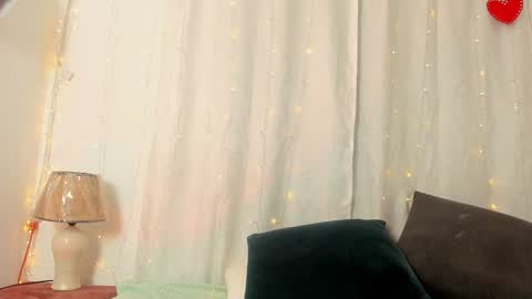 Snapshot of _little_ivy chatting on 02.04.25 Ivy 3 online show from 02.04.25