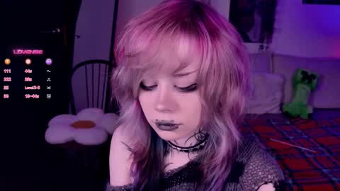 Snapshot of _lollyshy_ chatting on 11.07.25 Lolly online show from 11.07.25