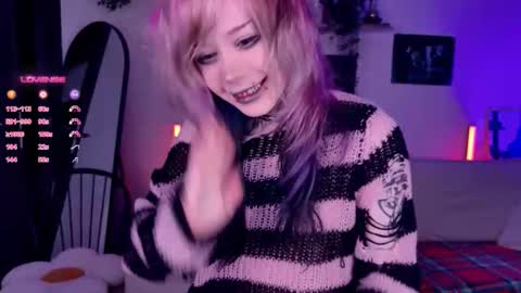 Snapshot of _lollyshy_ chatting on 11.14.25 Lolly online show from 11.14.25