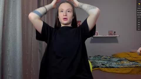 Snapshot of _lorra chatting on 02.13.25 _lorra online show from 02.13.25